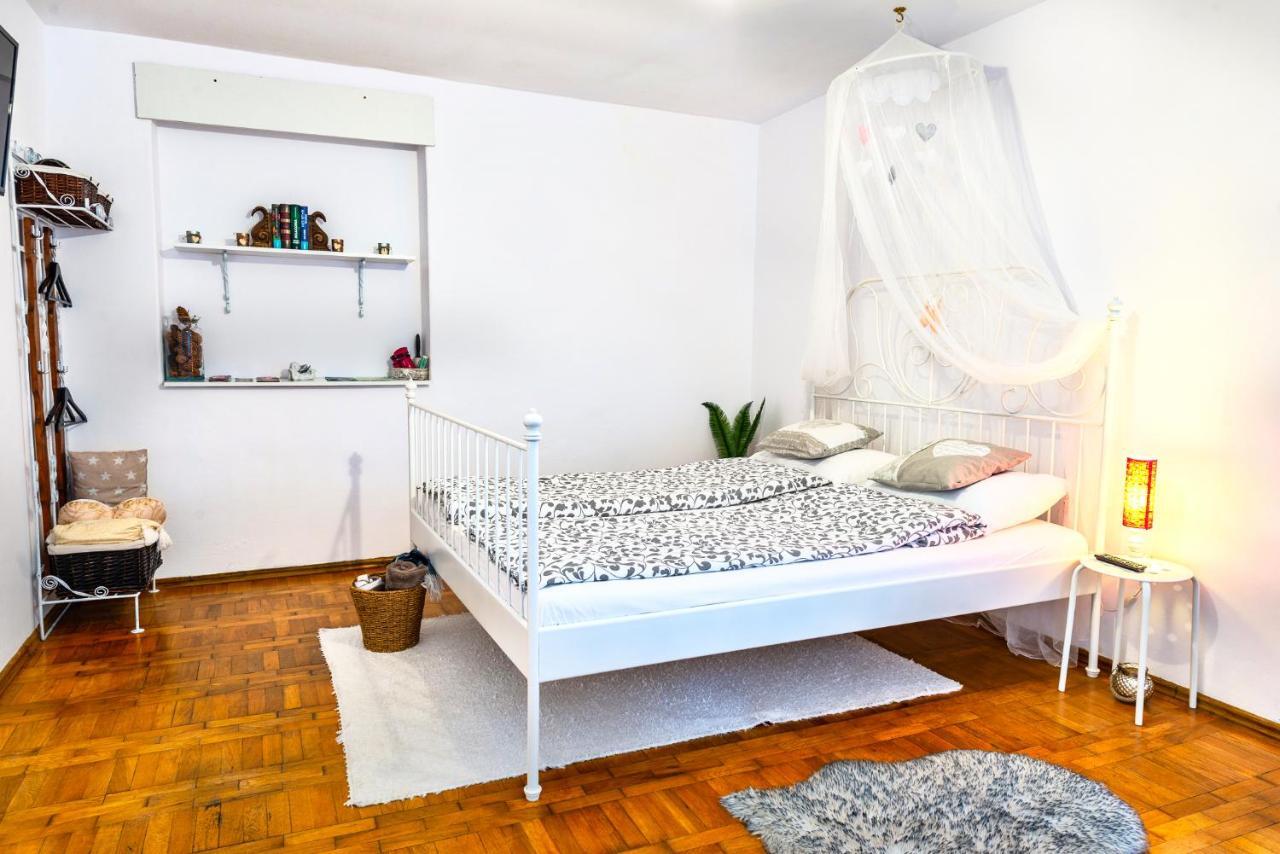 Pine House Apartman Brassó Kültér fotó
